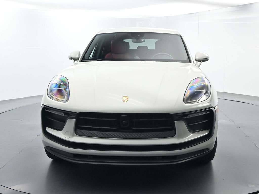 Certified 2025 Porsche Macan AWD/4WD image 18
