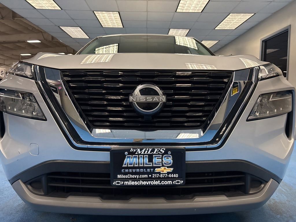 Used 2023 Nissan Rogue SV AWD/4WD image 12