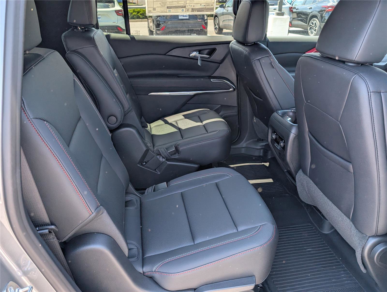 New 2026 Chevrolet Traverse Z71 w/ Driver Confidence Package AWD/4WD image 8