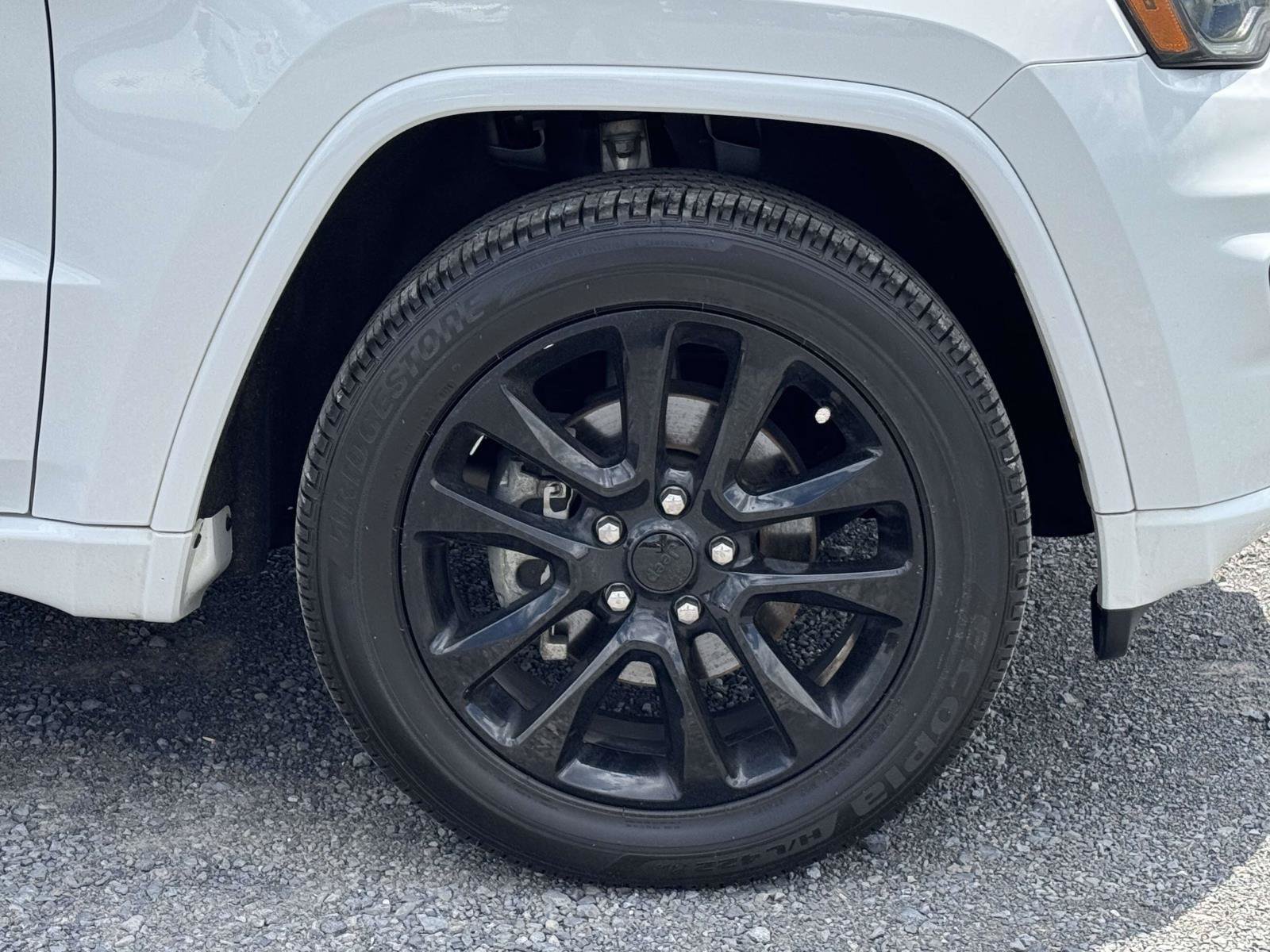 Used 2020 Jeep Grand Cherokee Altitude AWD/4WD image 27