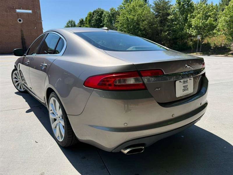 Used 2011 Jaguar XF Premium RWD image 4