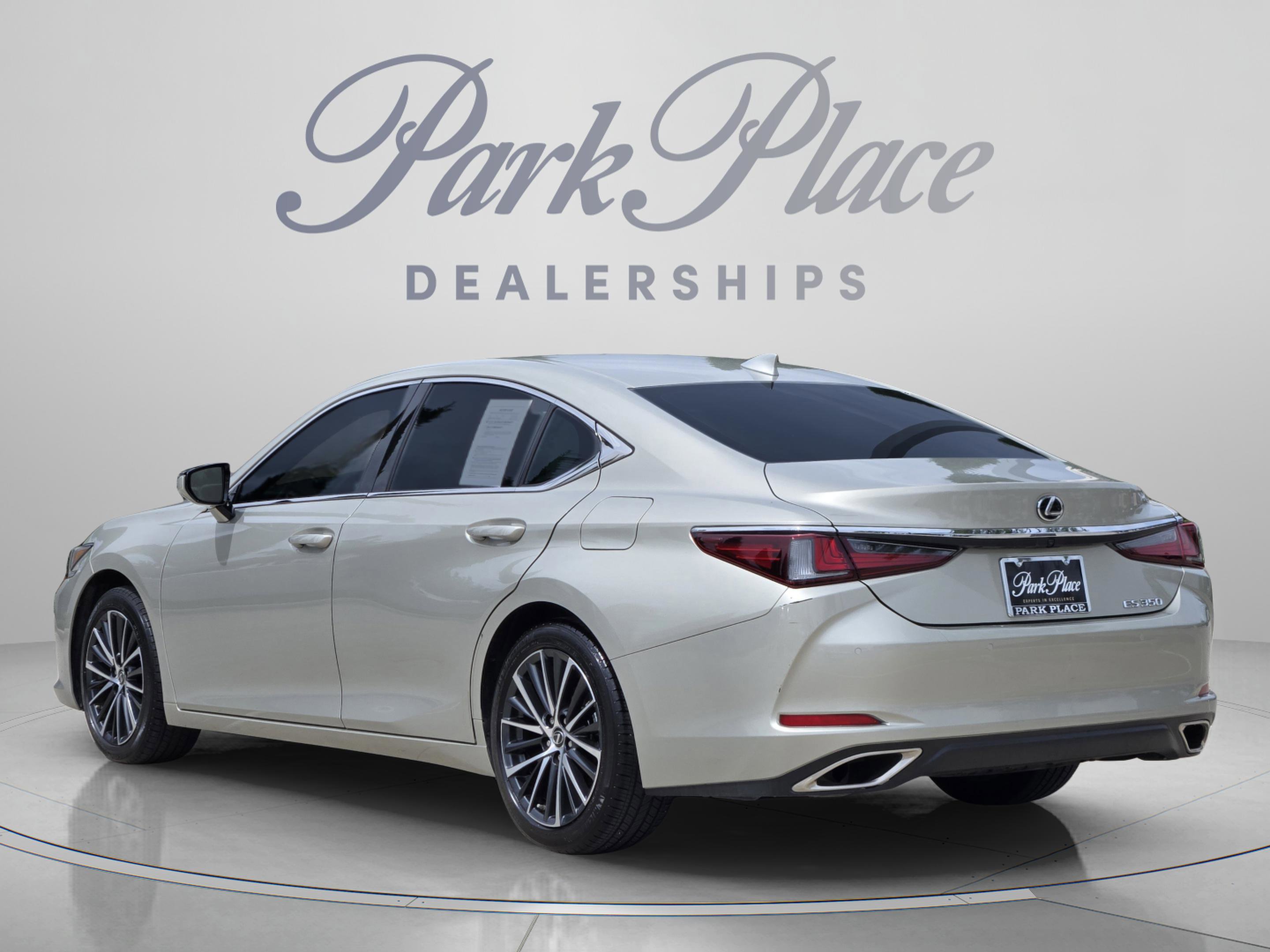 Used 2025 Lexus ES 350 w/ Premium Package FWD image 3