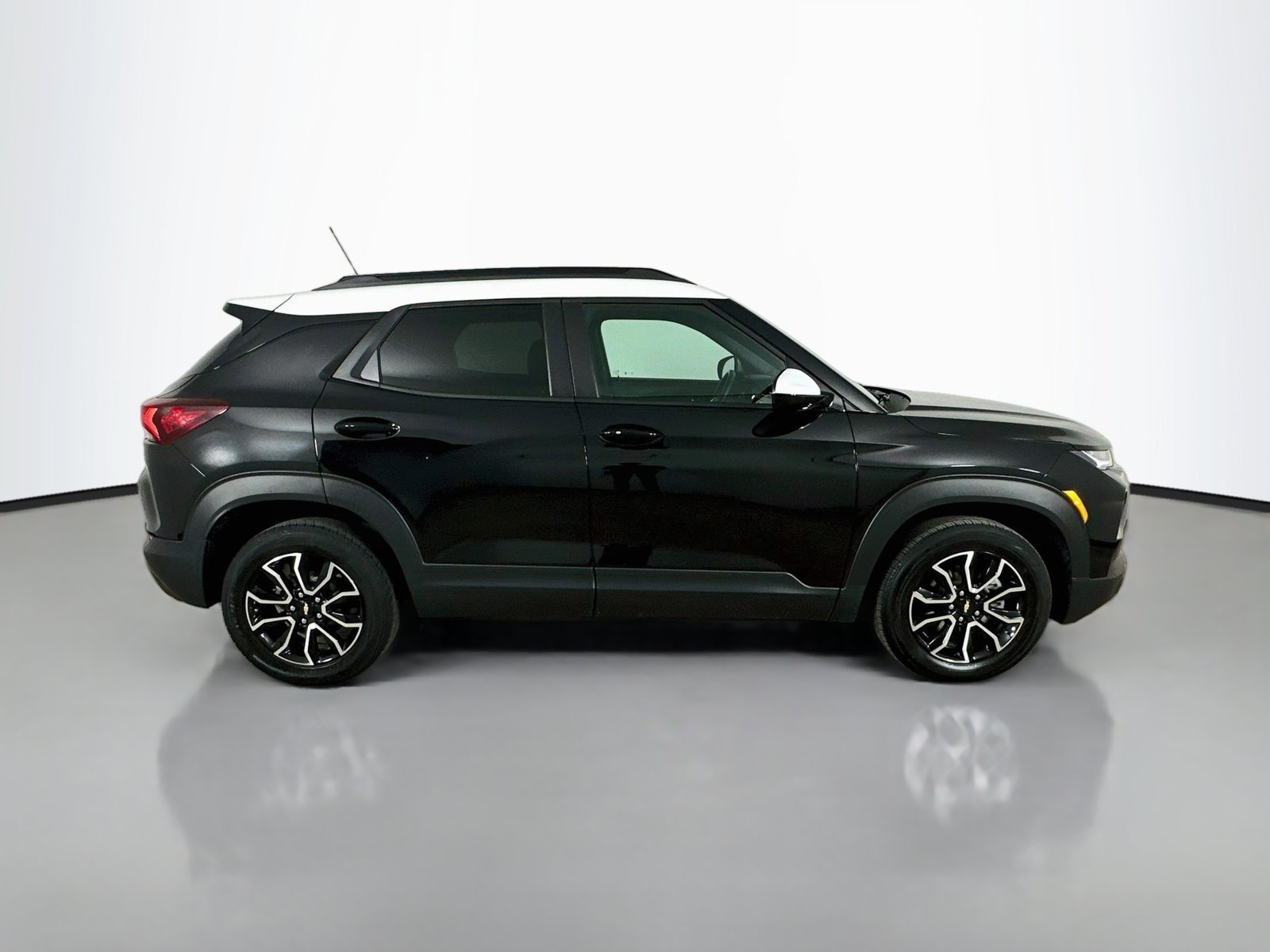 Used 2021 Chevrolet TrailBlazer ACTIV w/ Convenience Package AWD/4WD image 4