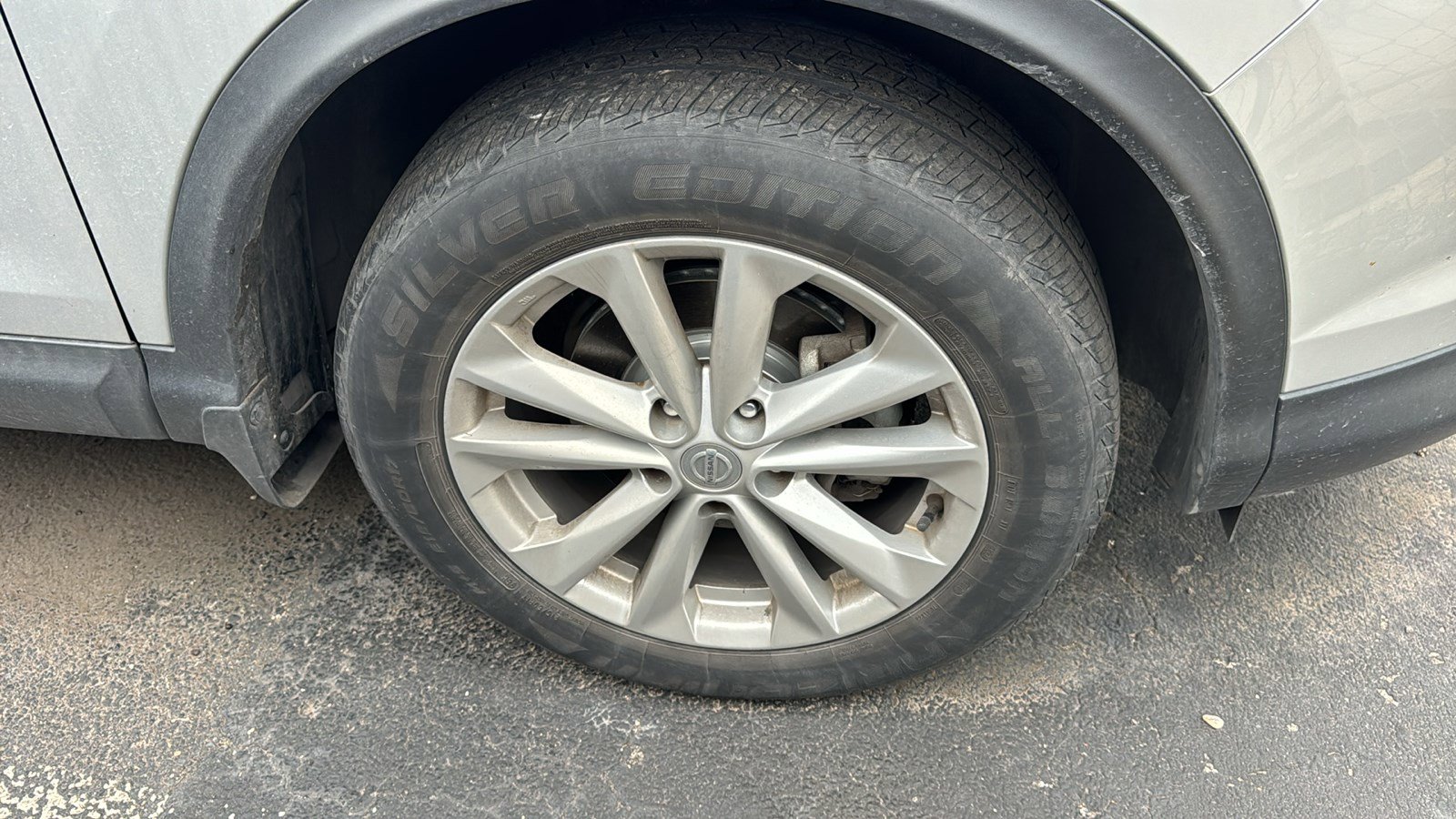 Used 2017 Nissan Rogue Sport SV image 2