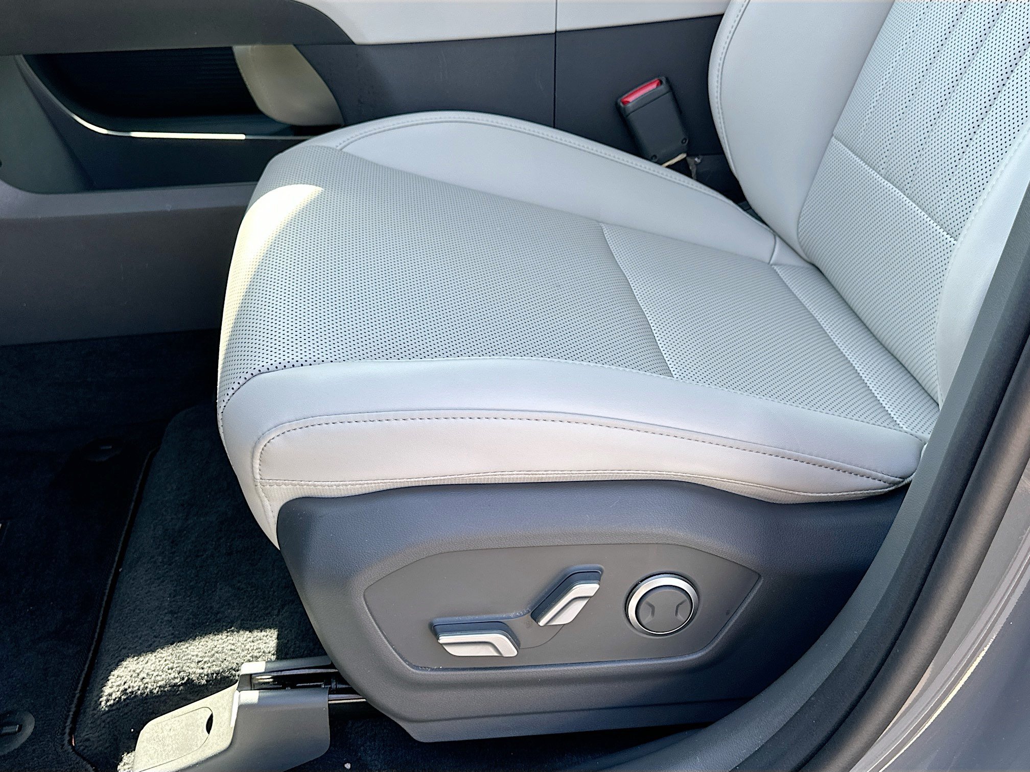 Used 2025 Hyundai Santa Fe SEL FWD image 19