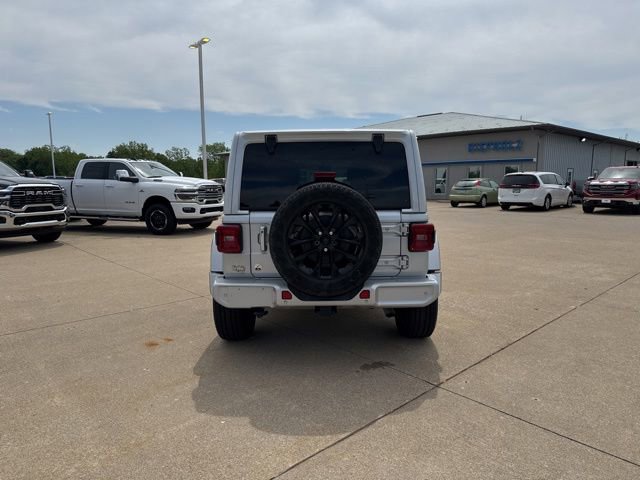 Used 2023 Jeep Wrangler Unlimited Sahara AWD/4WD image 6
