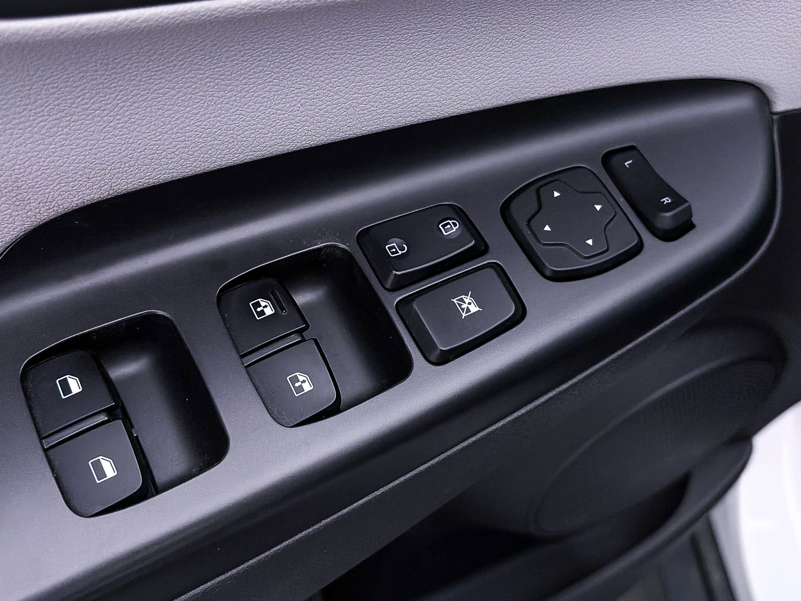 Used 2023 Hyundai Kona SEL FWD image 18