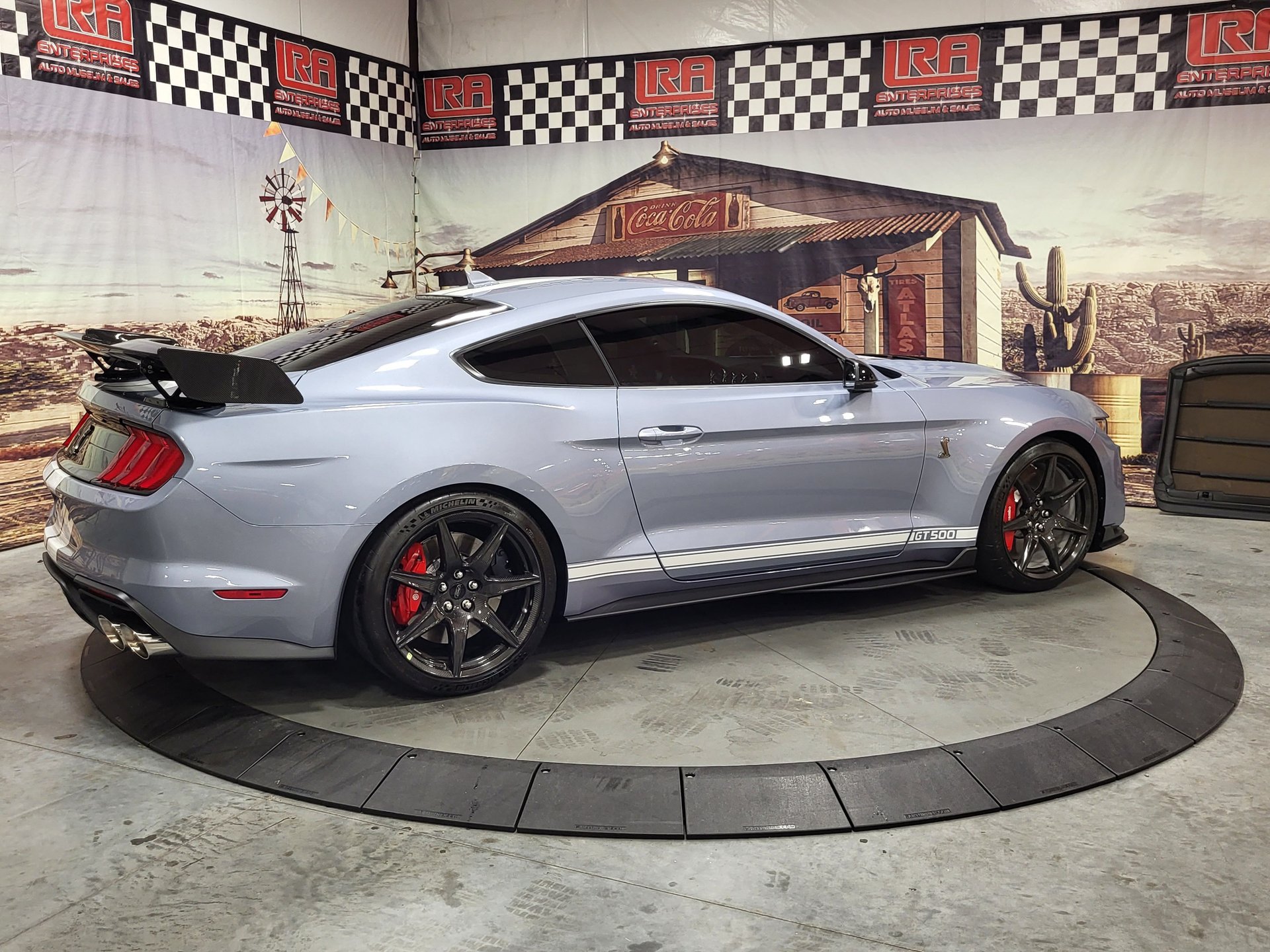 Used 2022 Ford Mustang Shelby GT500 w/ Carbon Fiber Track Pack RWD image 7