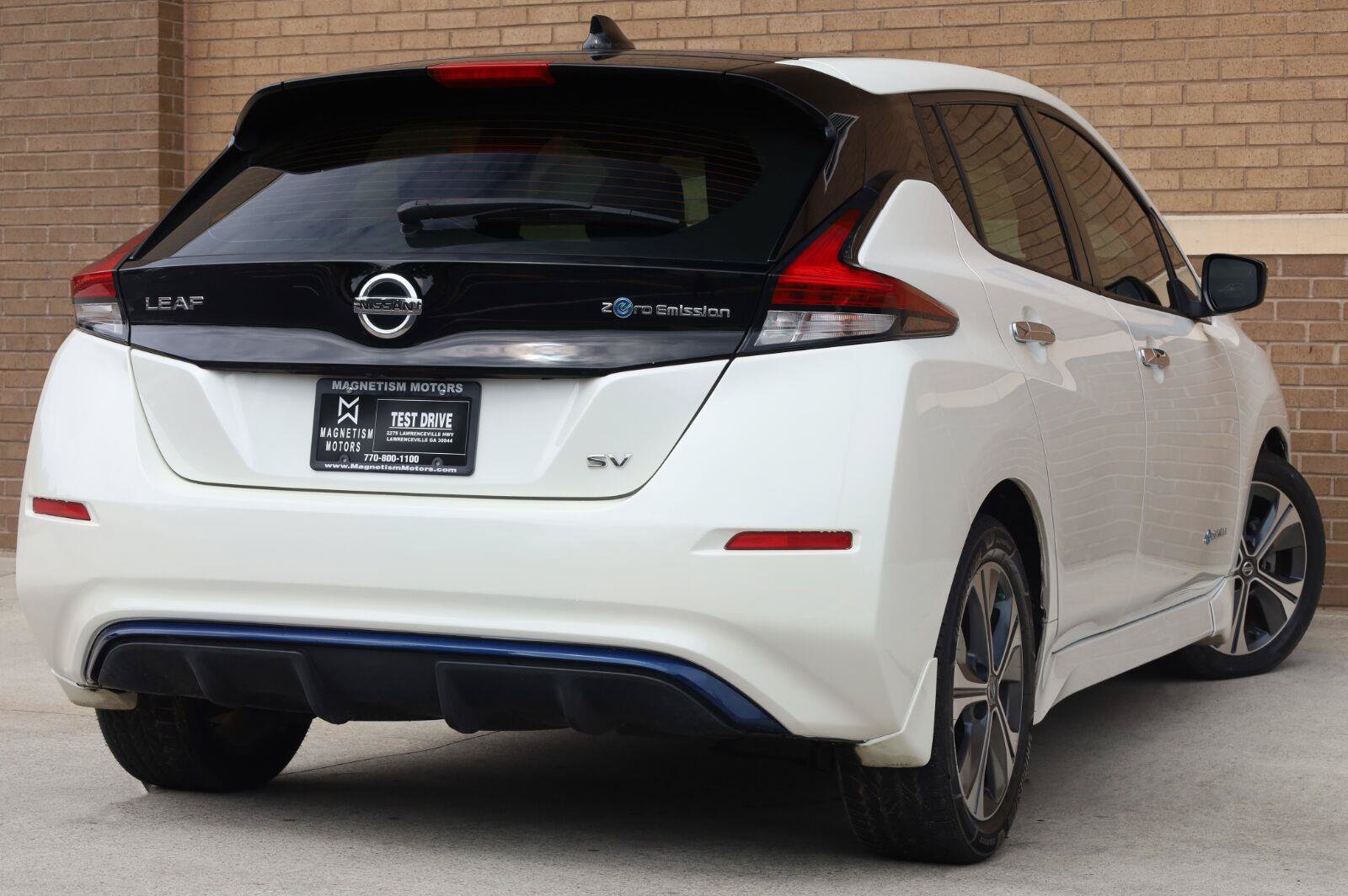 Used 2018 Nissan Leaf SV w/ SV Technology Package FWD image 9