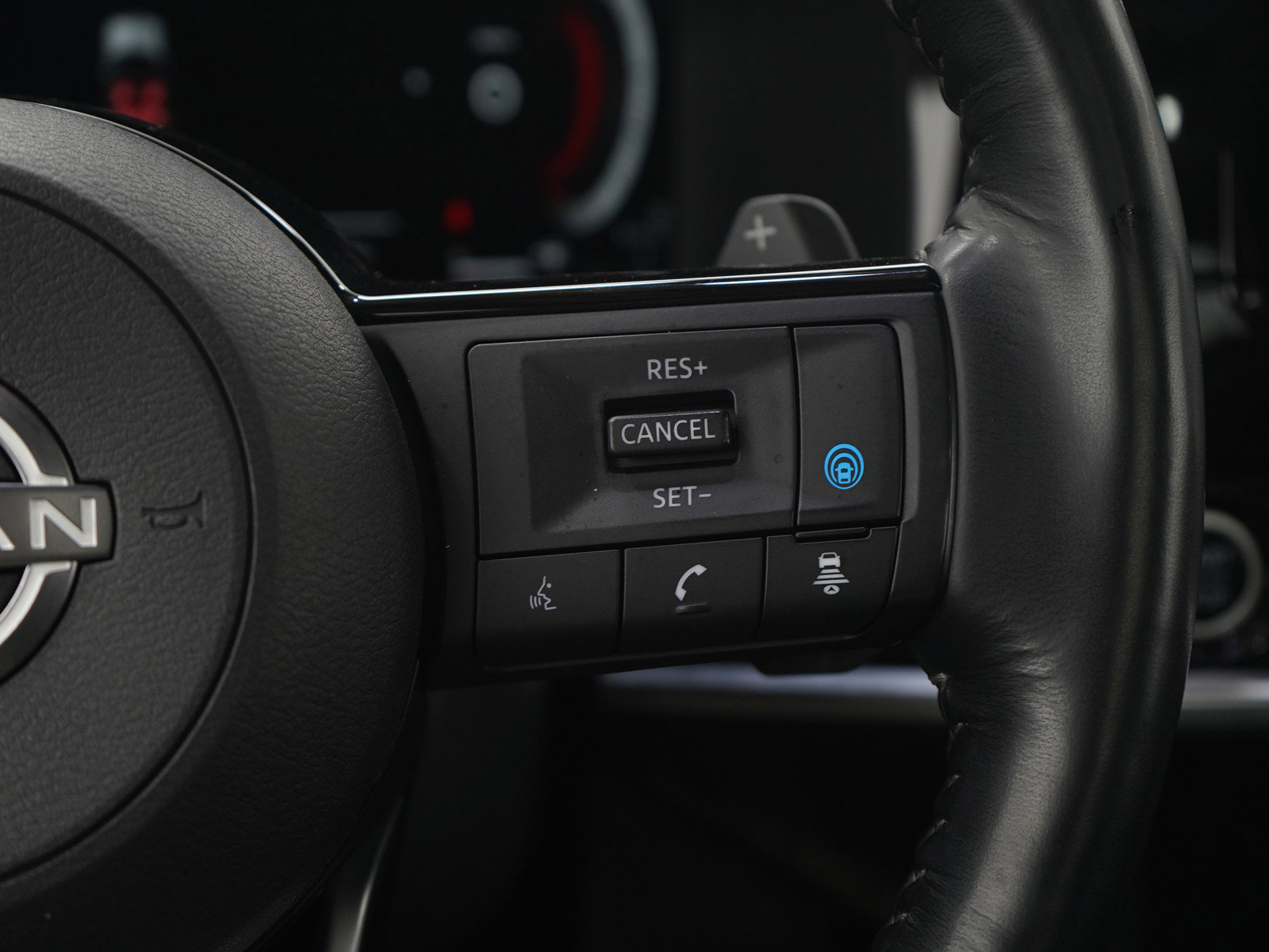 Used 2022 Nissan Pathfinder Platinum image 27