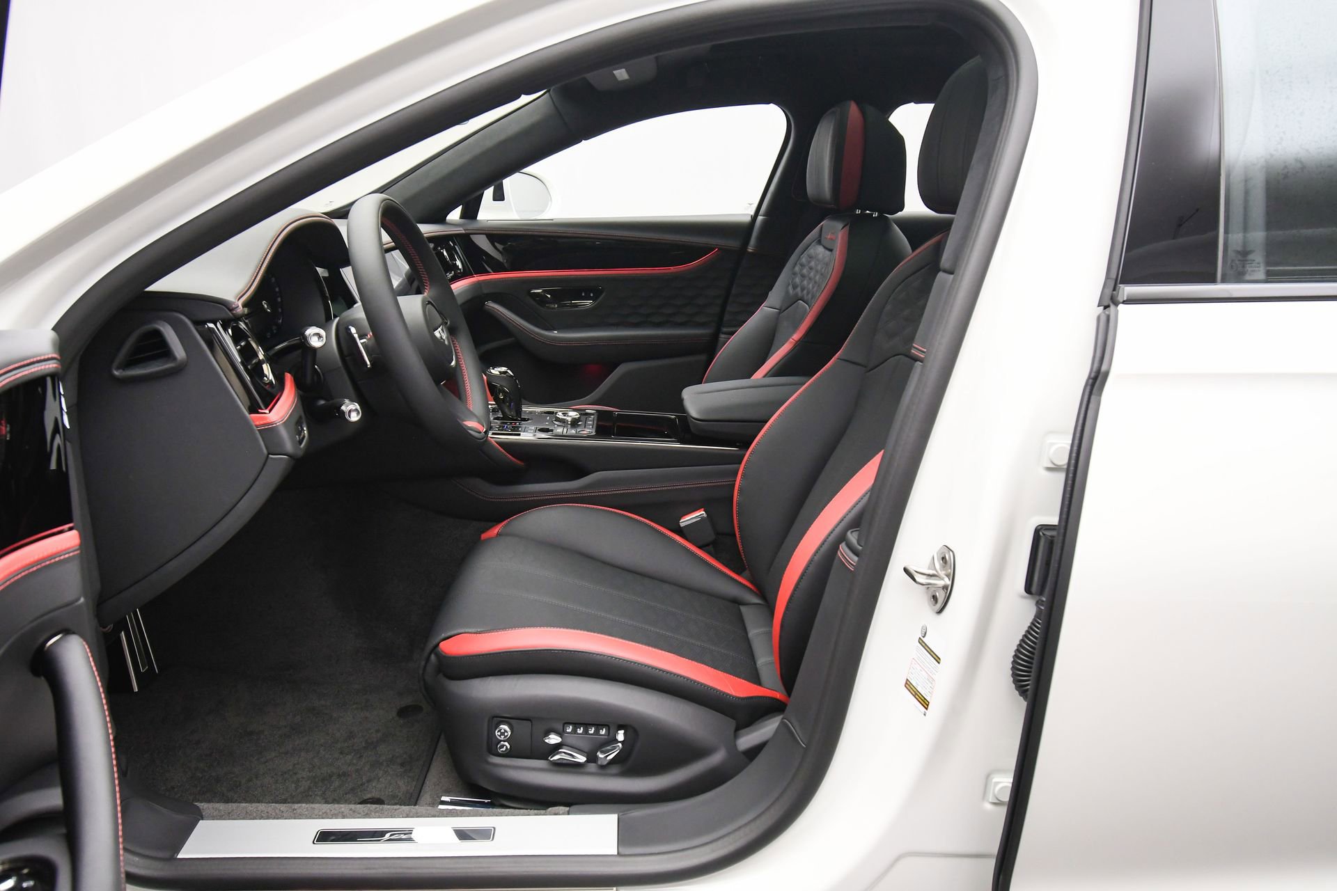 New 2025 Bentley Flying Spur Plug-In Hybrid image 19