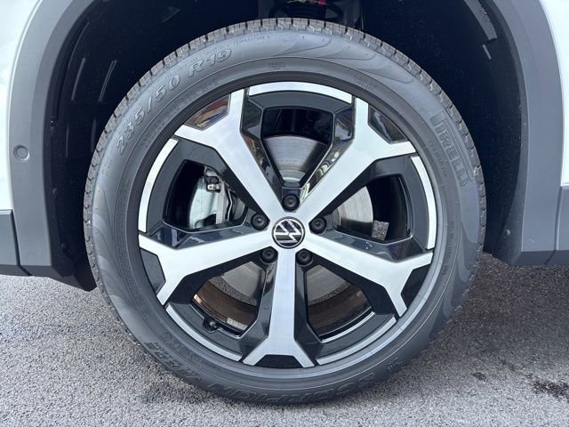 New 2025 Volkswagen Tiguan SE image 17