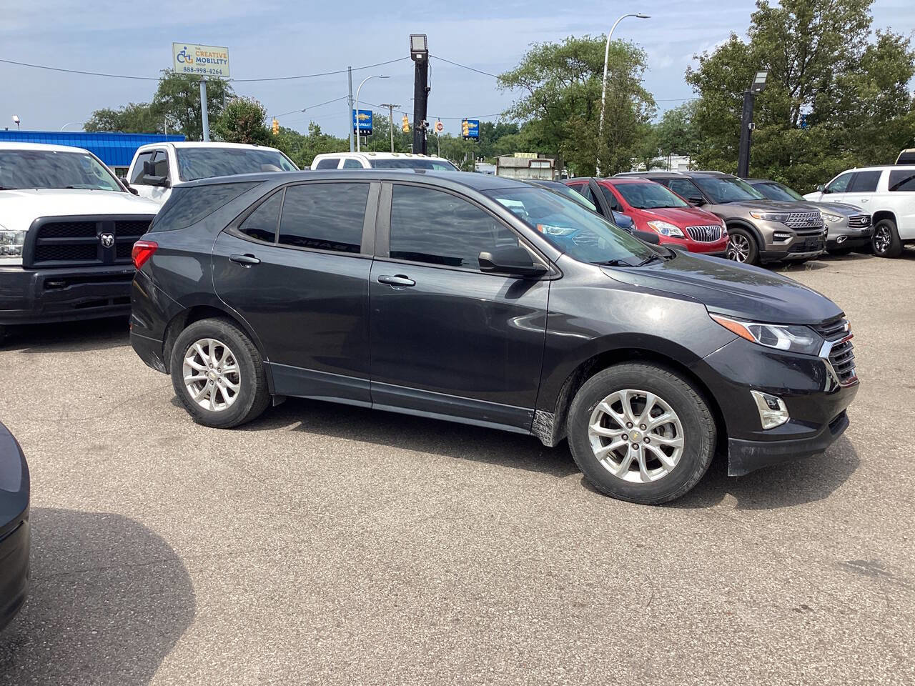 Used 2020 Chevrolet Equinox LS image 27
