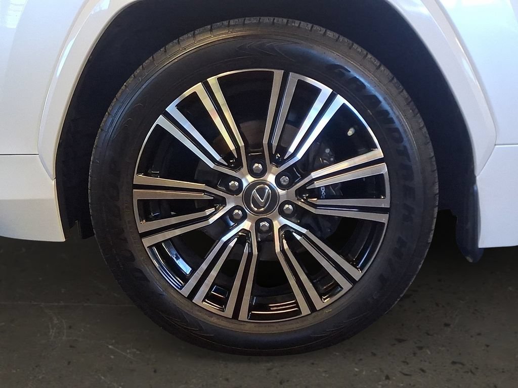 Used 2022 Lexus LX 600 4WD w/ Appearance Package image 9