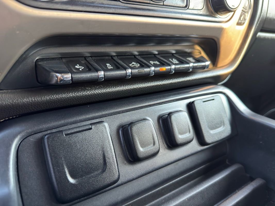 Used 2015 GMC Sierra 3500 Denali w/ Duramax Plus Package image 35