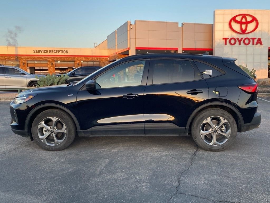 Used 2025 Ford Escape ST-Line image 6