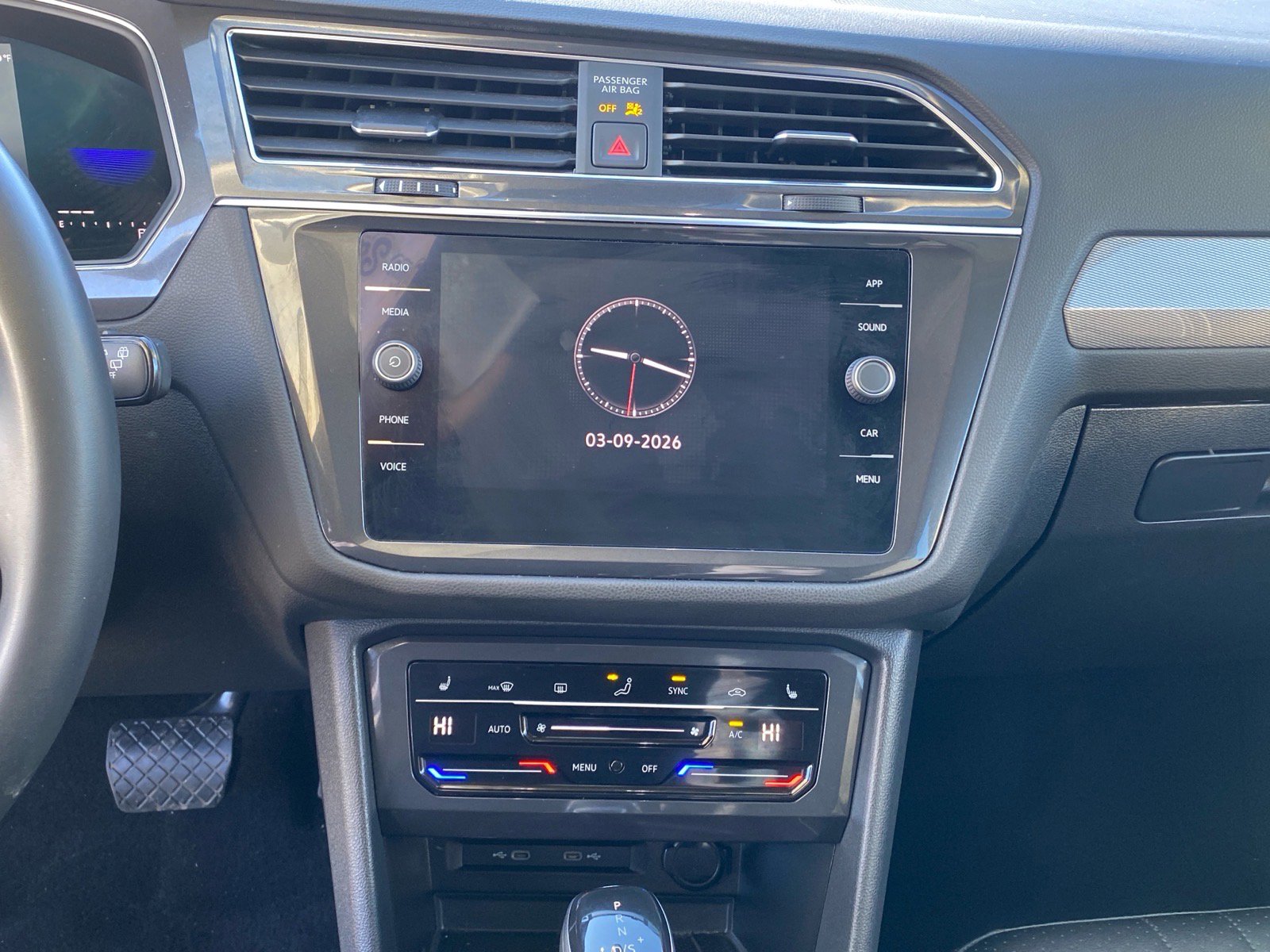 Used 2022 Volkswagen Tiguan SE image 11