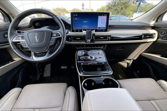 Used 2023 Lincoln Nautilus Reserve w/ Equipment Group 201A image 7
