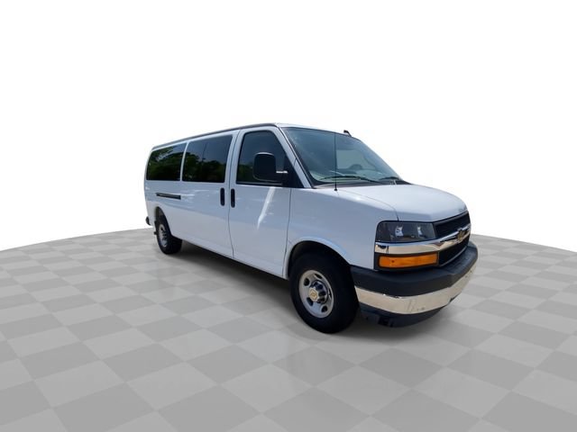 Used 2025 Chevrolet Express 3500 LT w/ LT Preferred Equipment Group RWD image 4