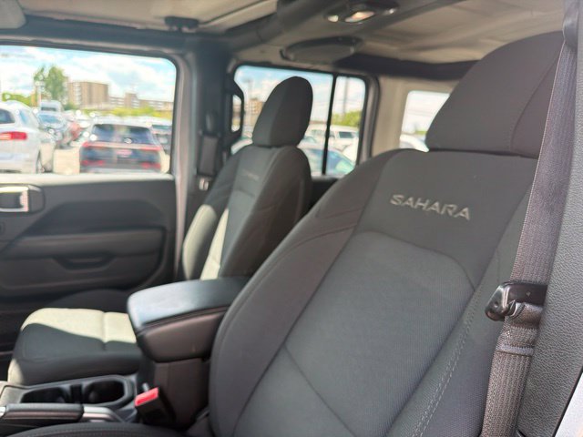 Used 2018 Jeep Wrangler Unlimited Sahara AWD/4WD image 14