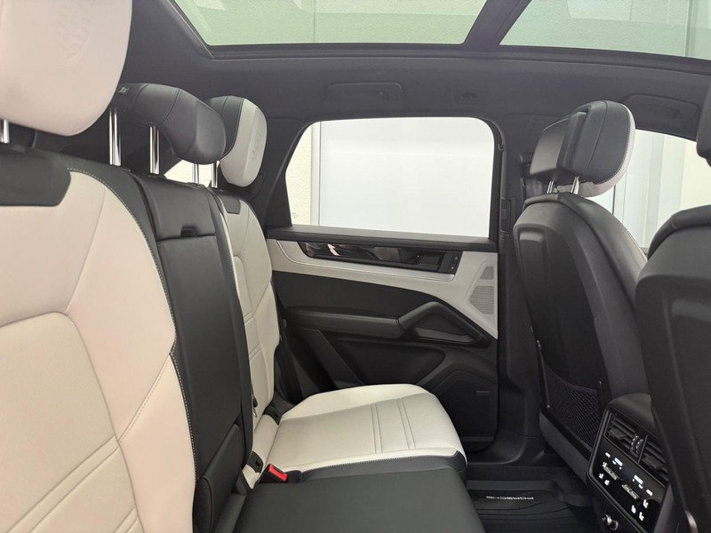 Certified 2025 Porsche Cayenne S AWD/4WD image 13