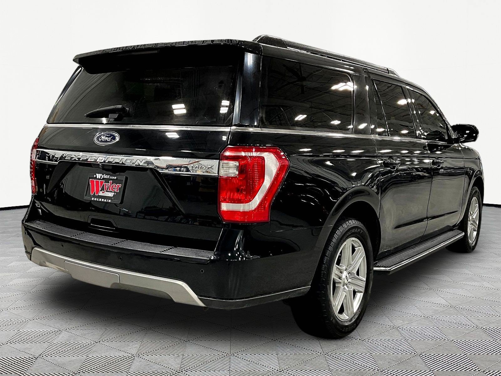 Used 2018 Ford Expedition Max XLT w/ Equipment Group 202A AWD/4WD image 6
