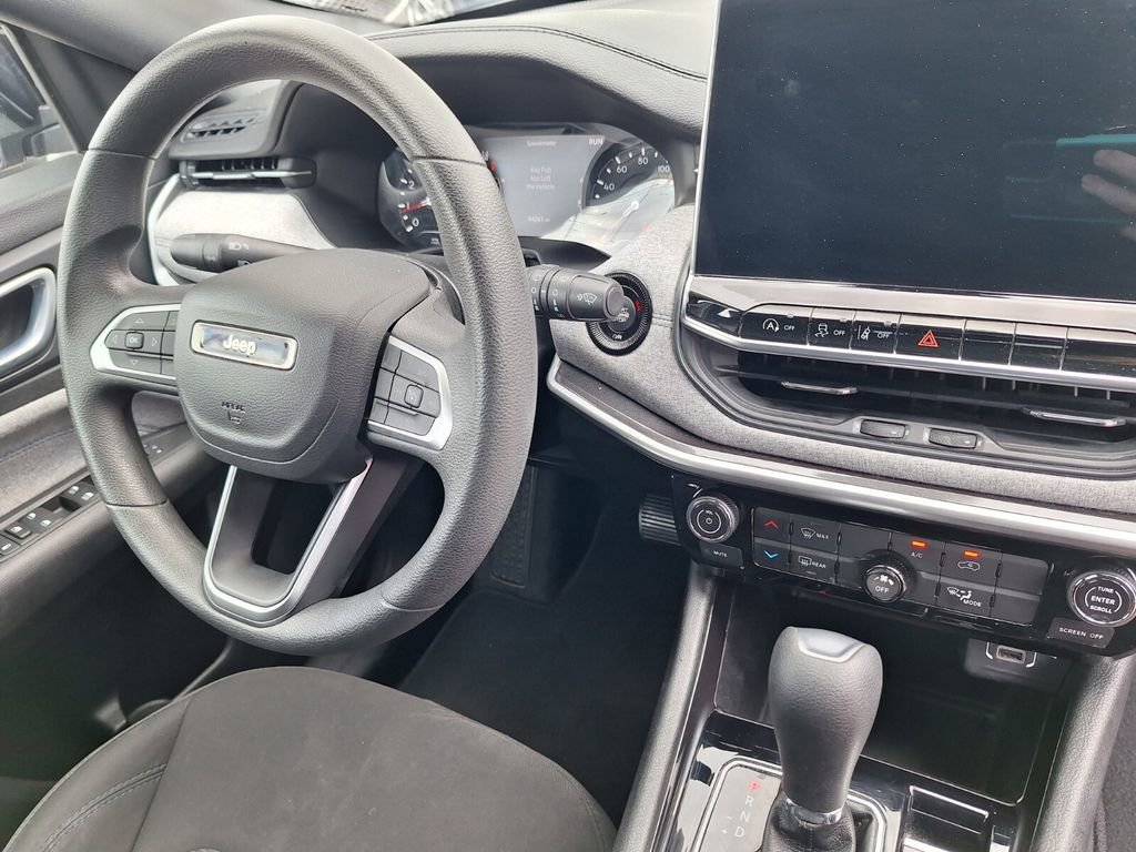 Used 2023 Jeep Compass Sport image 30