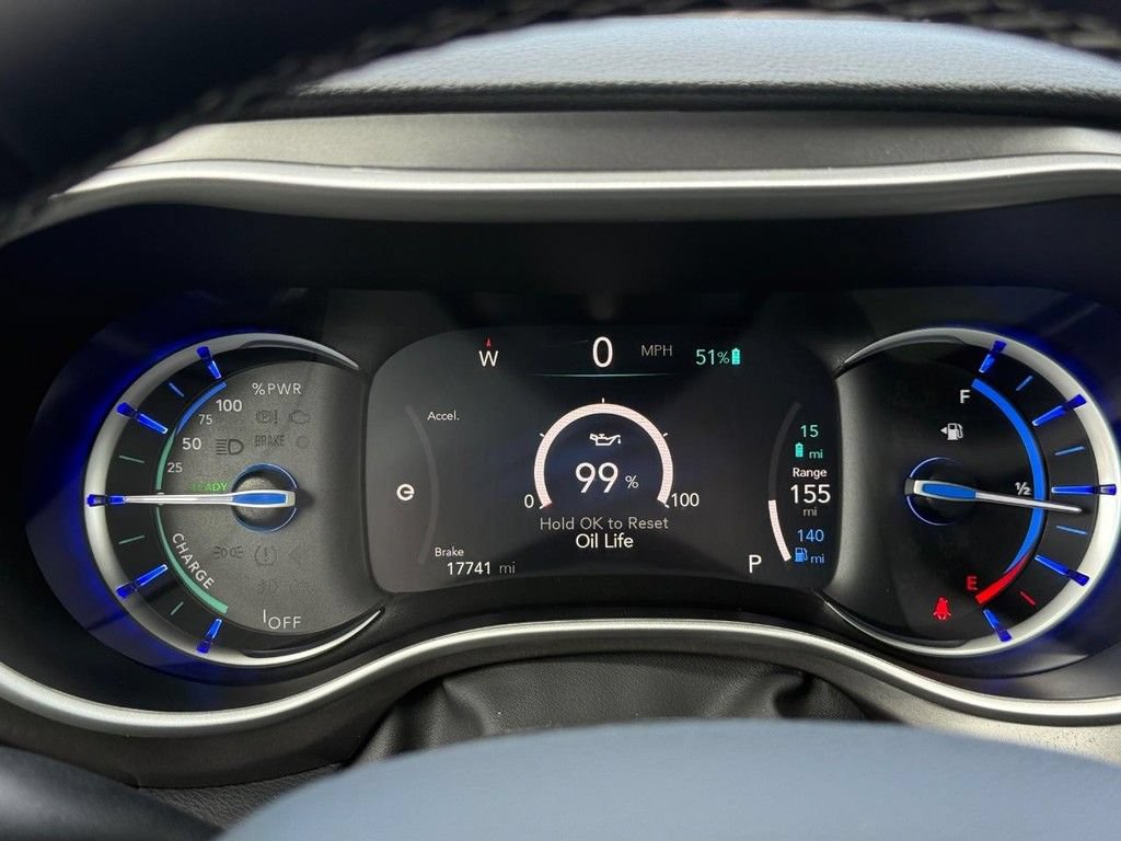 Used 2024 Chrysler Pacifica Limited FWD image 18