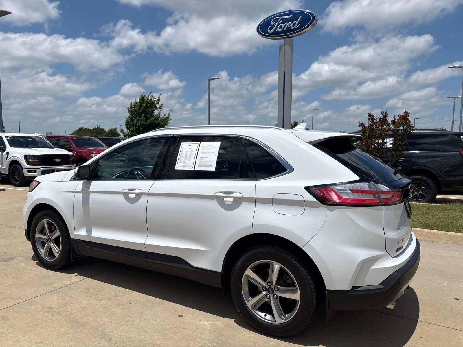 Used 2019 Ford Edge SEL w/ Equipment Group 201A FWD image 3