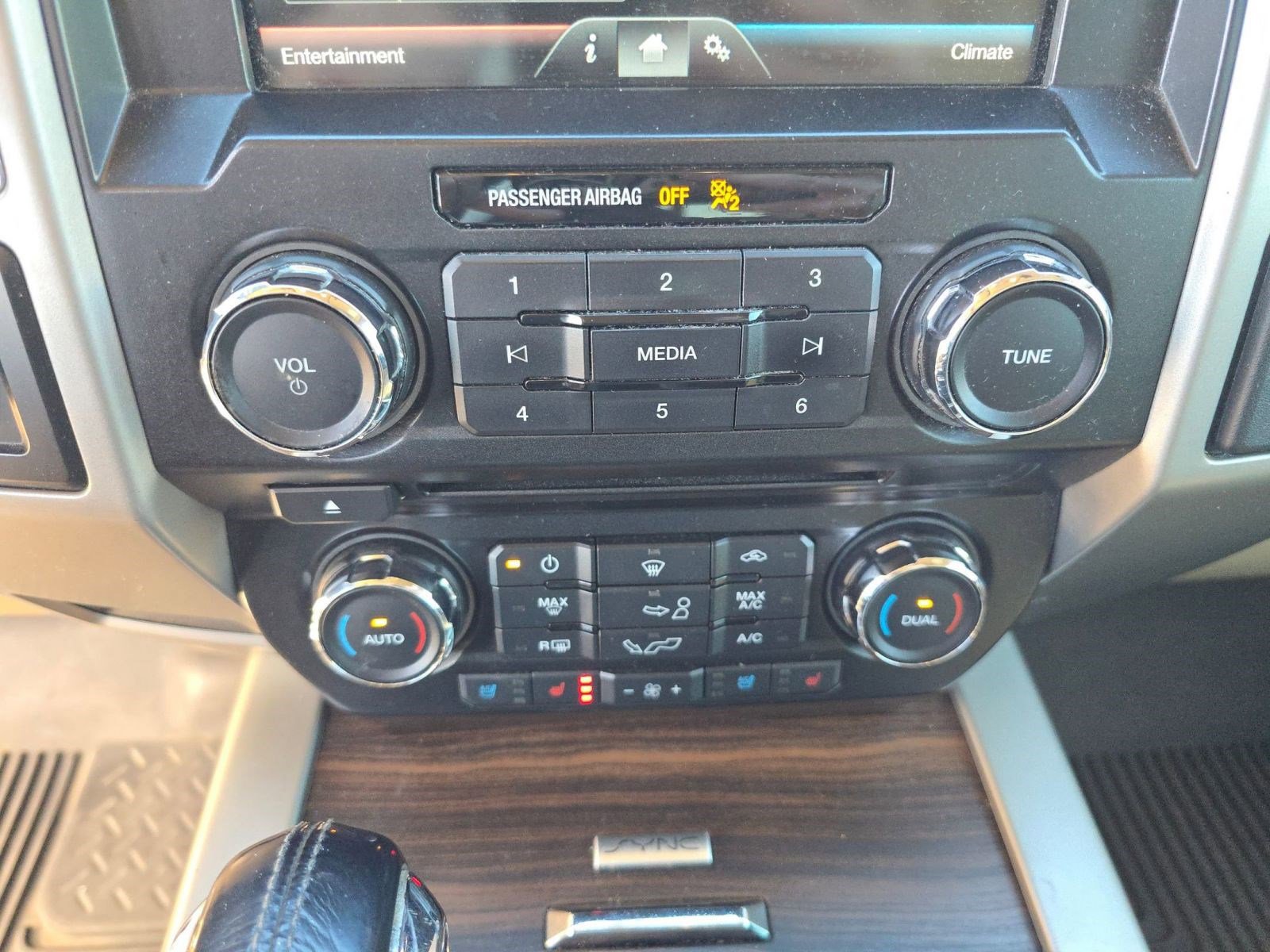 Used 2015 Ford F150 Lariat image 17