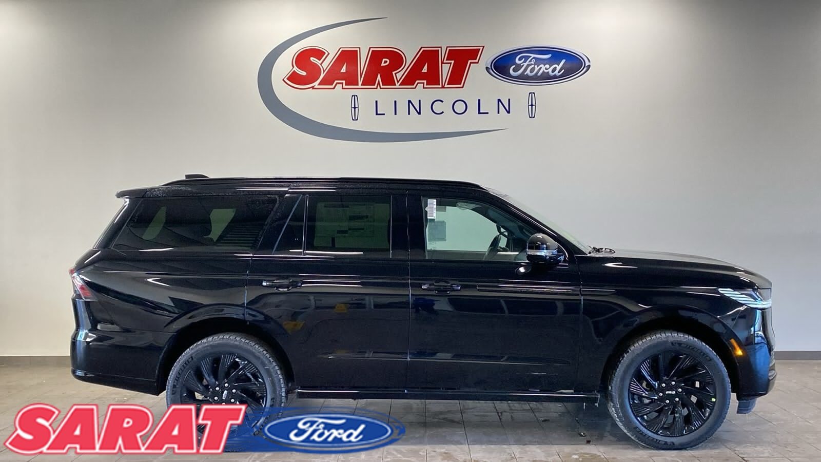New 2026 Lincoln Navigator Reserve w/ Jet Appearance Package AWD/4WD image 1