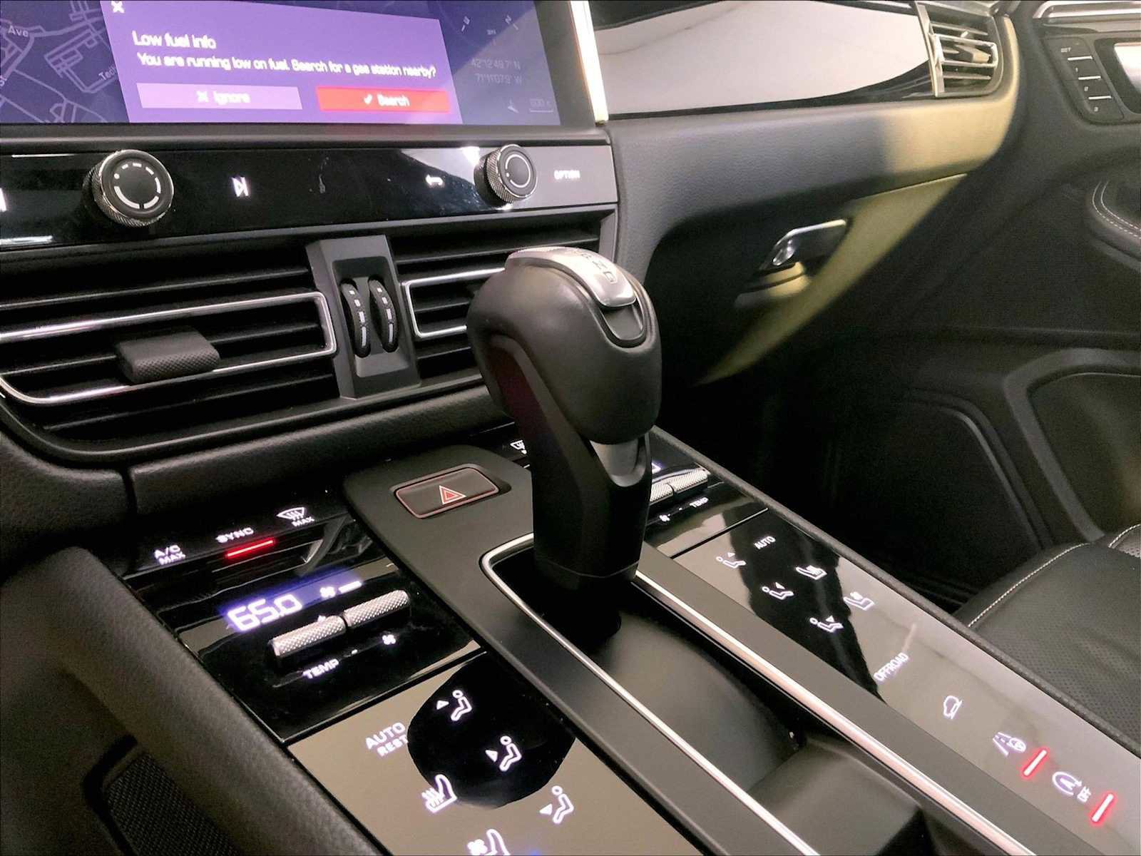 Certified 2023 Porsche Macan Turbo image 17
