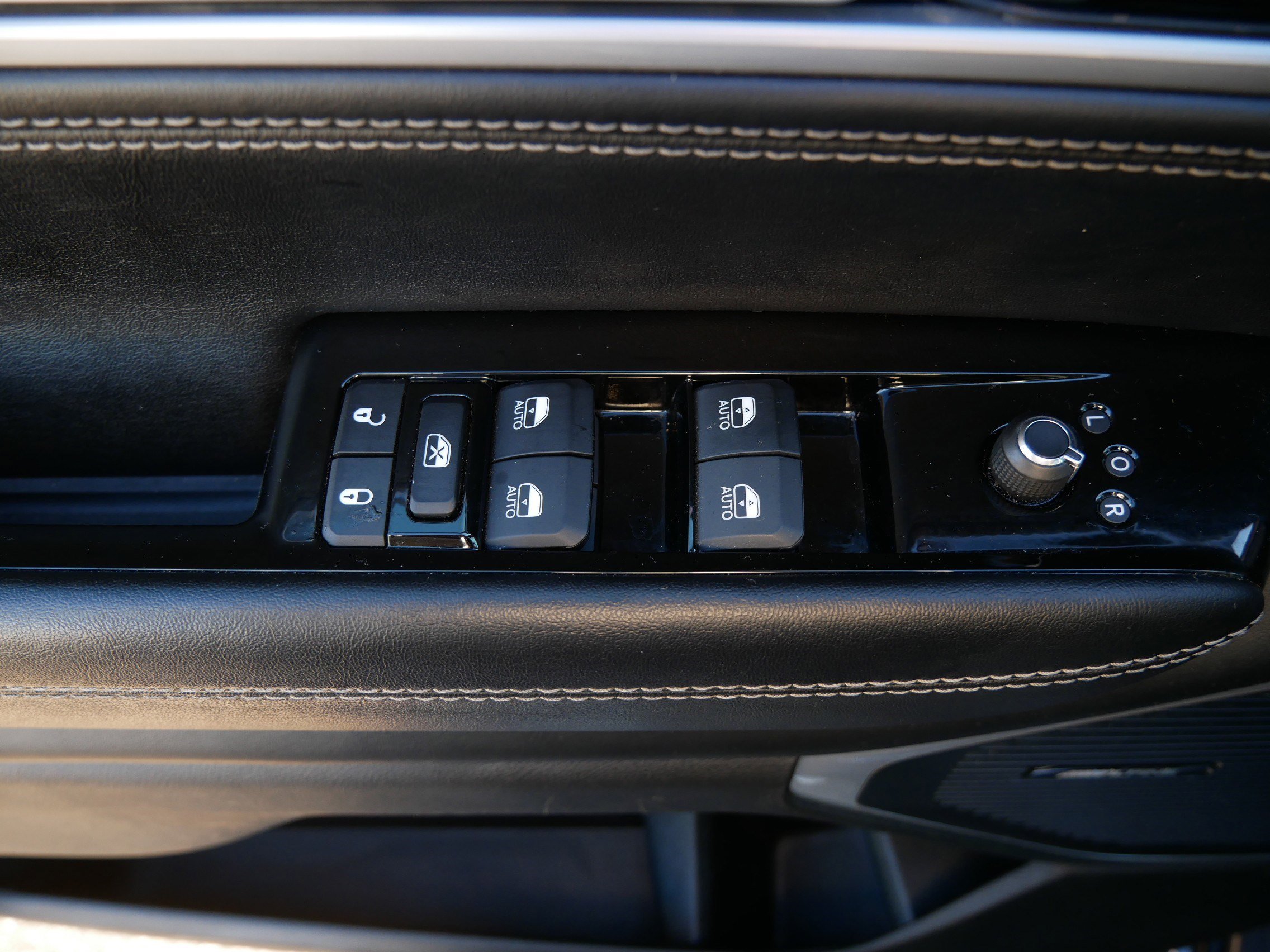 Used 2024 Jeep Wagoneer L Series II w/ Flexible Seating Group image 20