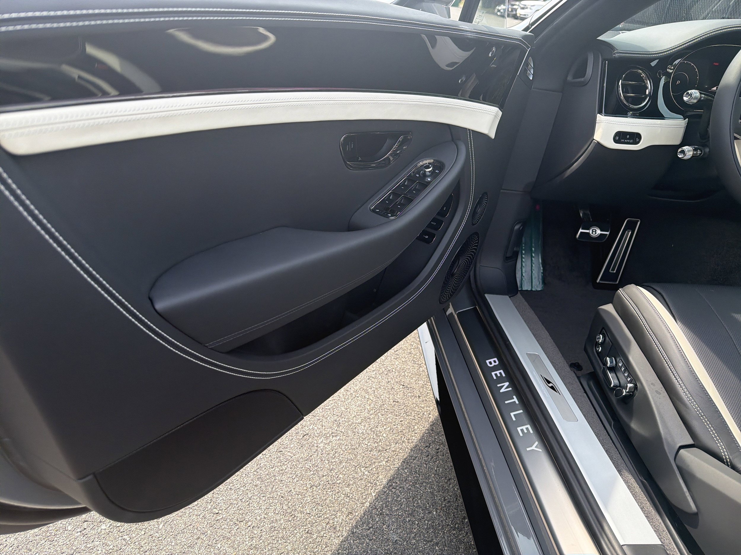 New 2026 Bentley Continental GTC AWD/4WD image 13