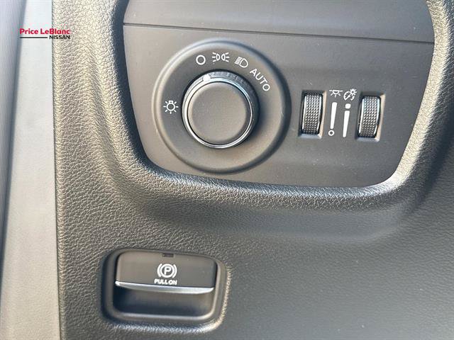 Used 2025 Jeep Grand Cherokee Altitude AWD/4WD image 20