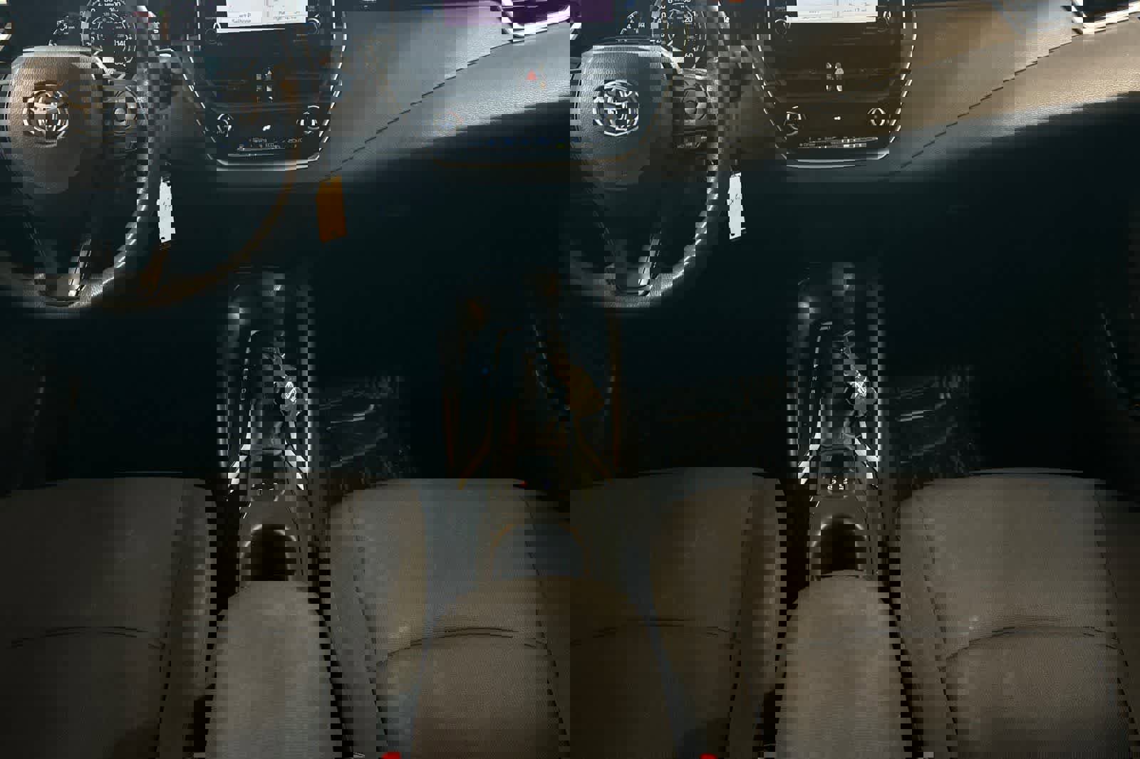 Used 2021 Toyota Corolla LE FWD image 4