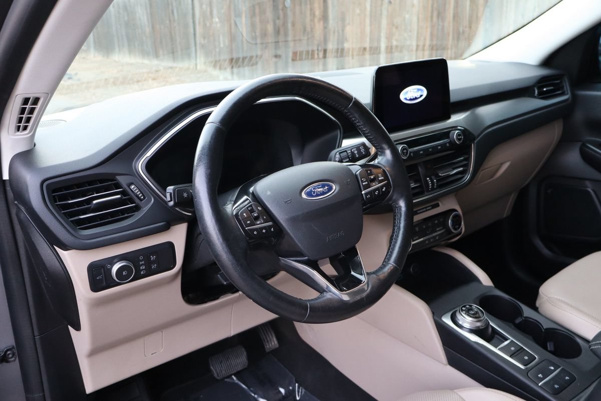 Used 2021 Ford Escape Titanium AWD/4WD image 15