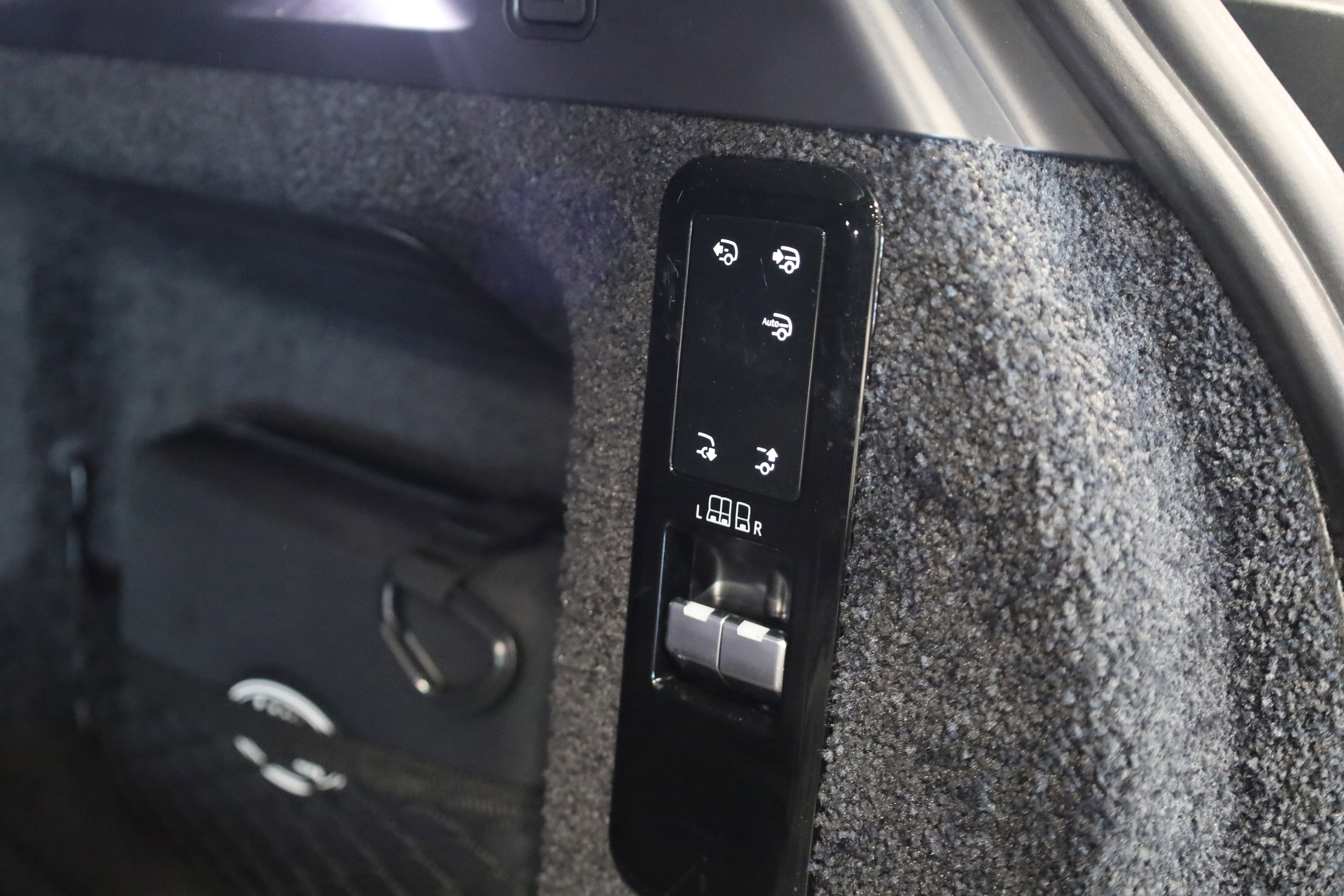 Used 2023 Land Rover Range Rover First Edition image 8