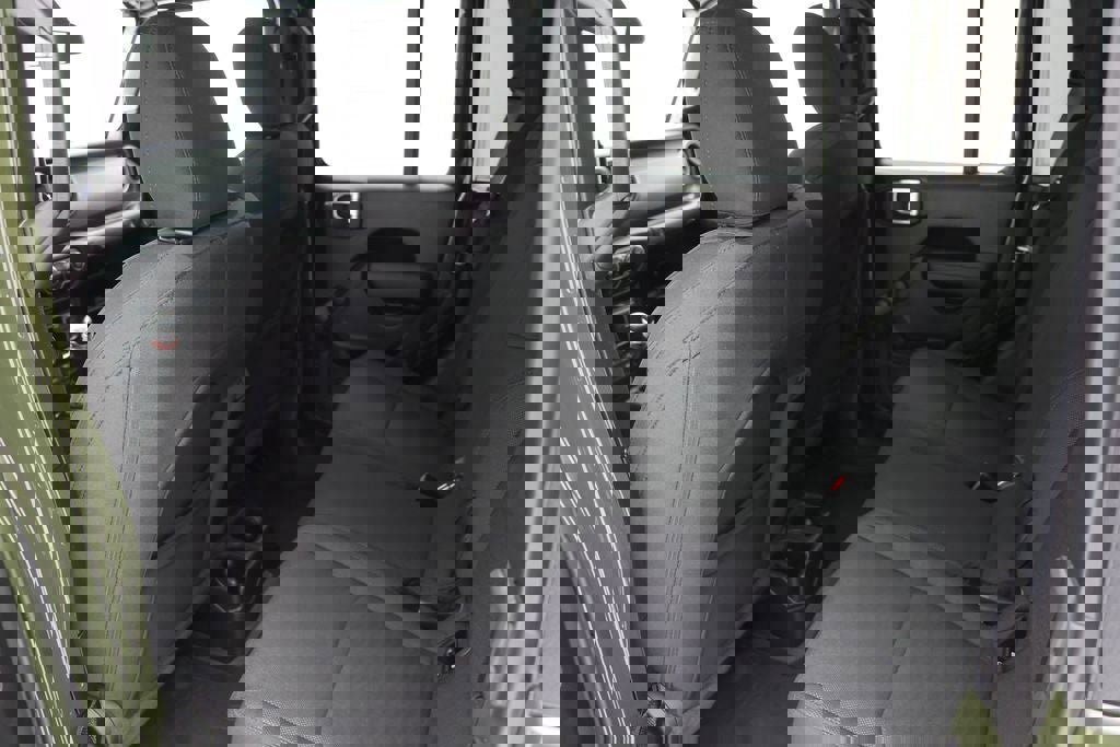 Used 2023 Jeep Gladiator Sport image 12