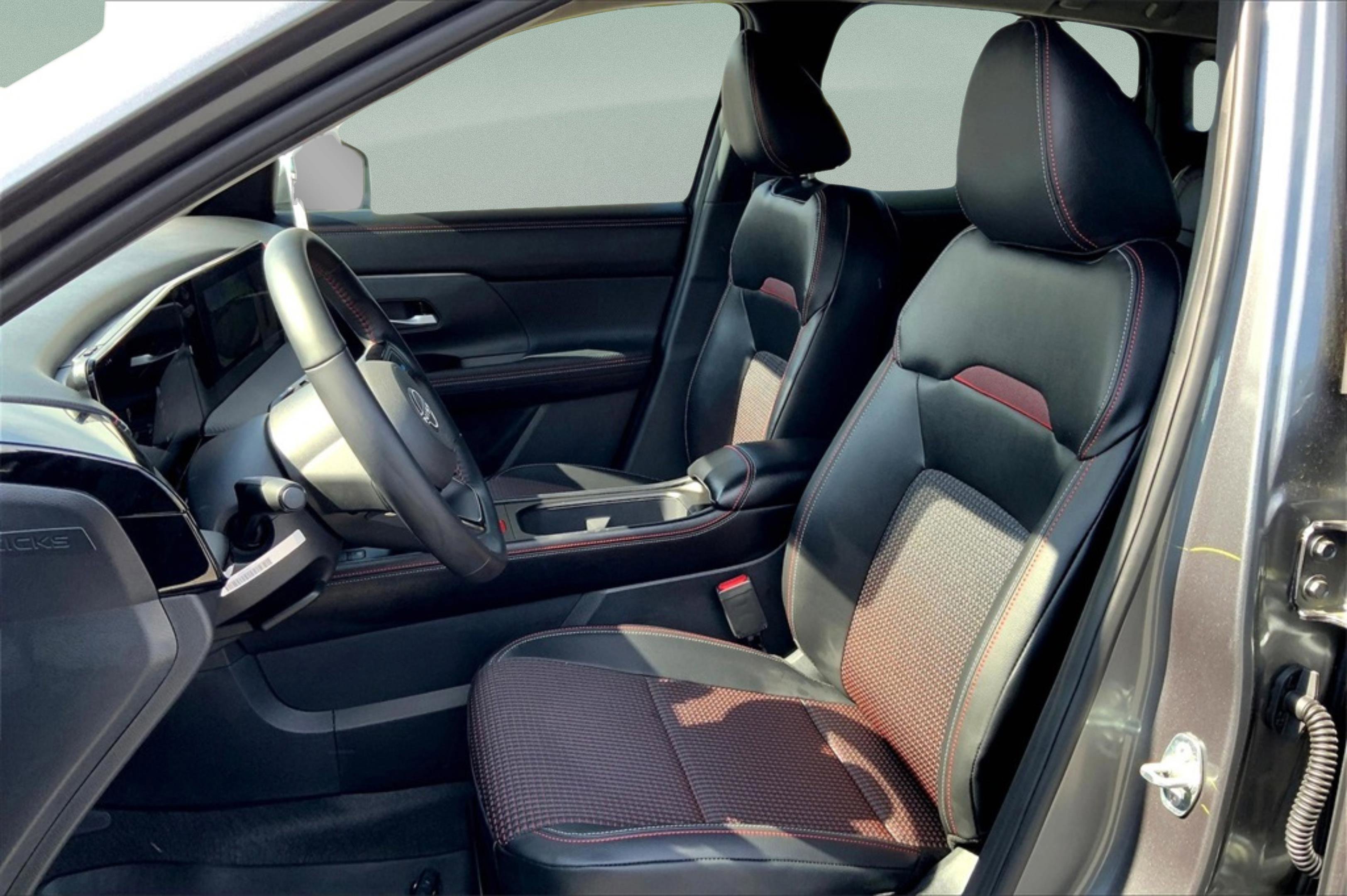 New 2025 Nissan Kicks SR image 10