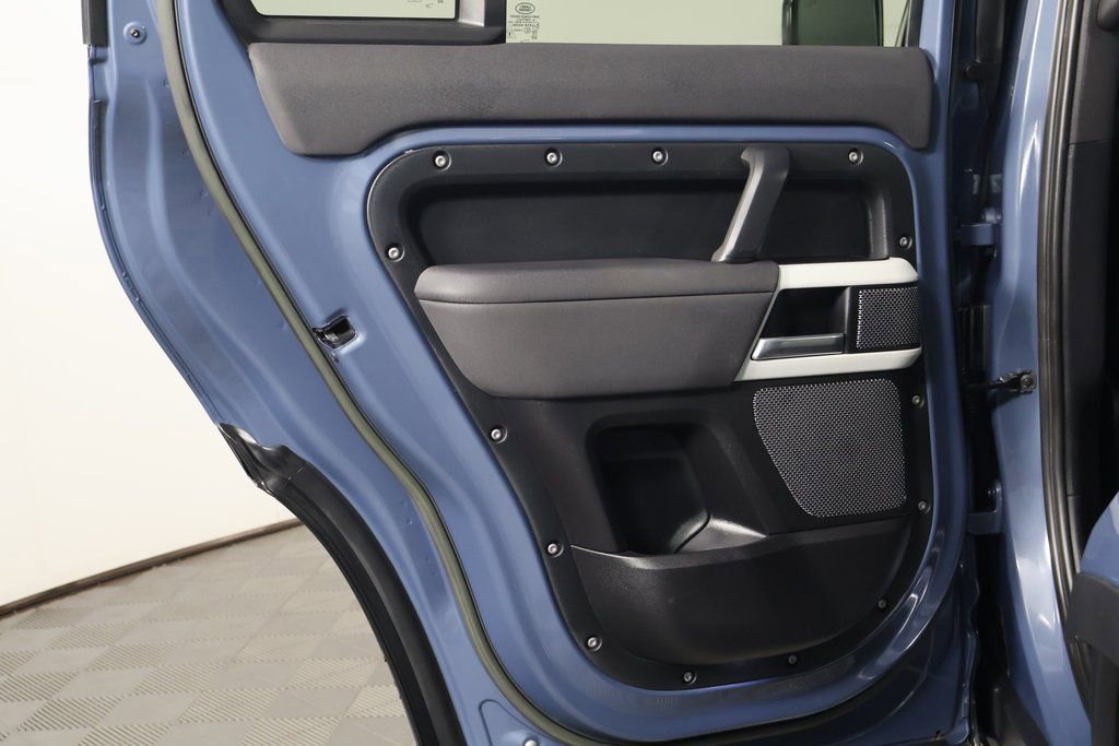 Used 2023 Land Rover Defender 110 SE image 13