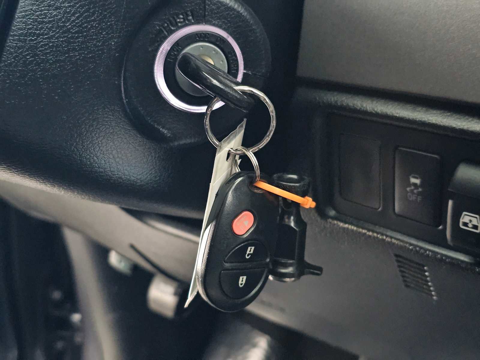 Used 2011 Toyota Tundra Limited w/ Platinum Pkg image 29