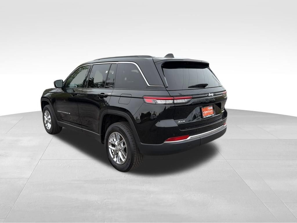 Certified 2025 Jeep Grand Cherokee Laredo AWD/4WD image 5