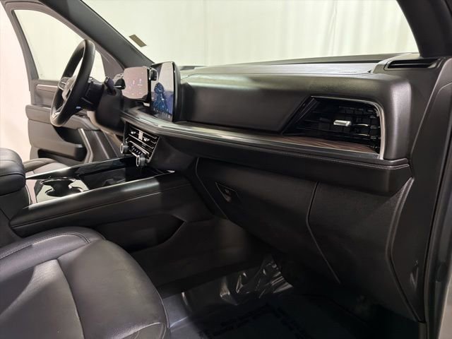 Used 2025 Chevrolet Suburban Z71 AWD/4WD image 26