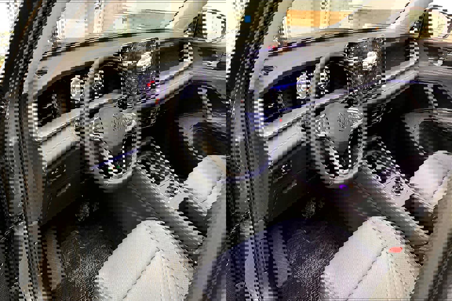 New 2026 Volkswagen Tiguan SE image 8