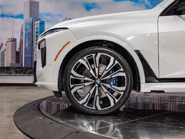 Used 2025 BMW X7 M60i AWD/4WD image 7