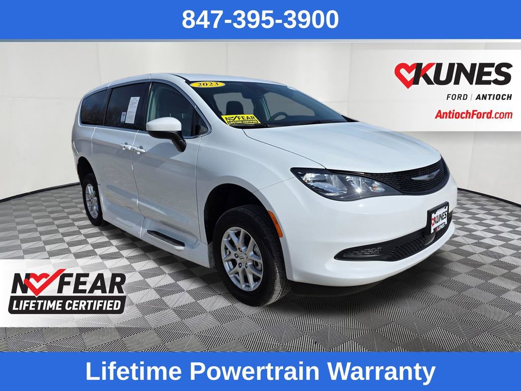 Used 2023 Chrysler Voyager LX image 1