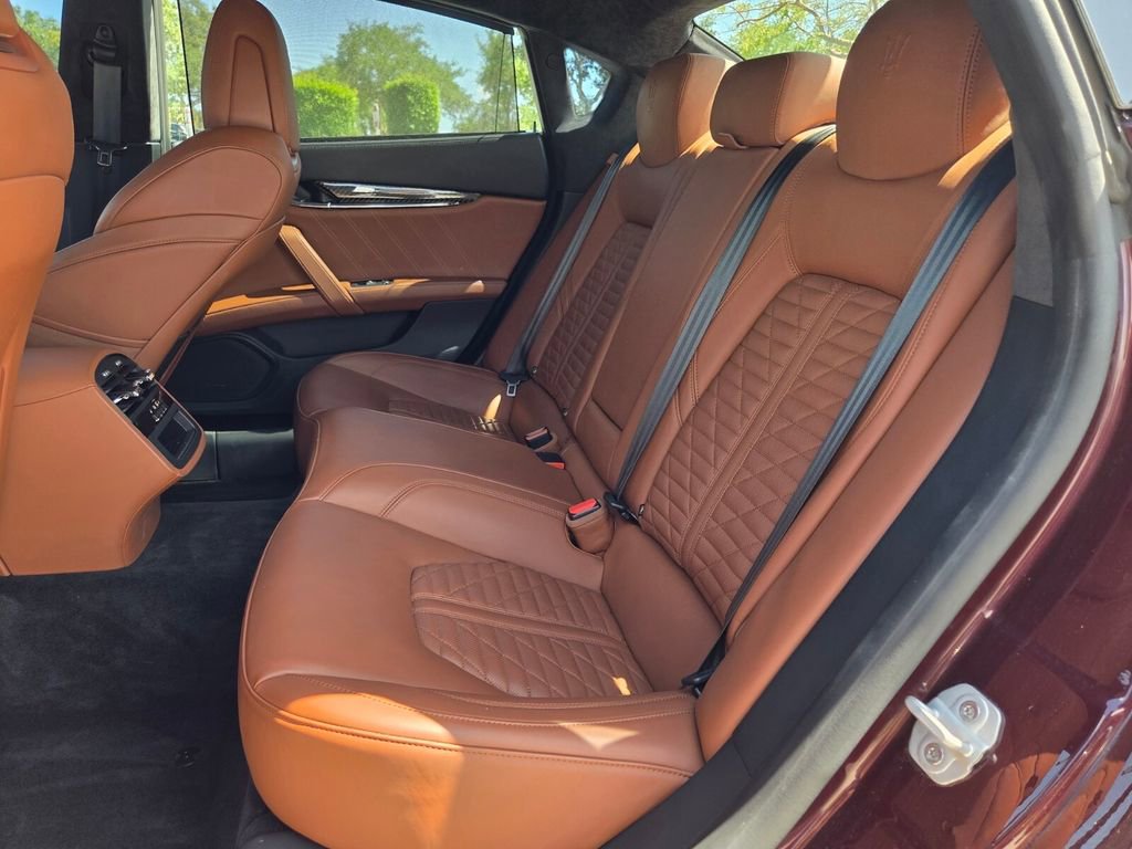 Used 2022 Maserati Quattroporte Trofeo RWD image 25