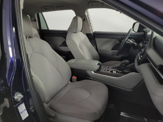Used 2022 Toyota Highlander LE AWD/4WD image 15