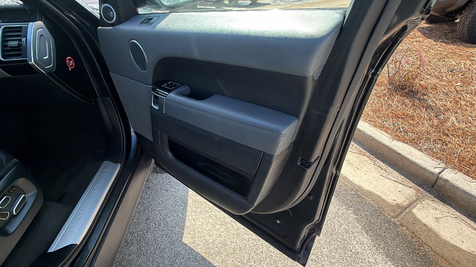 Used 2015 Land Rover Range Rover Sport Supercharged image 19